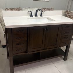Vanity Super Excelente Condition Brown And White Color Counter