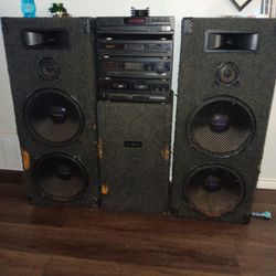 It's a pro studio 15.
's home stereo