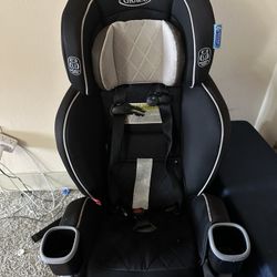 Graco Extend2Fit Convertible Car Seat (Available April 28)