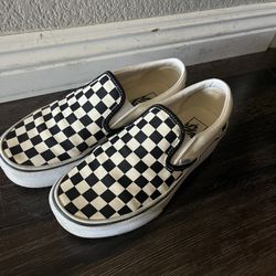 Women’s 8.5 Stacked Checkered Vans Shoe 