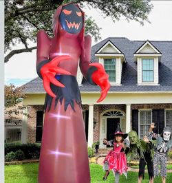 12-Foot Giant Scary Grim Reaper Inflatable Yard Decoration