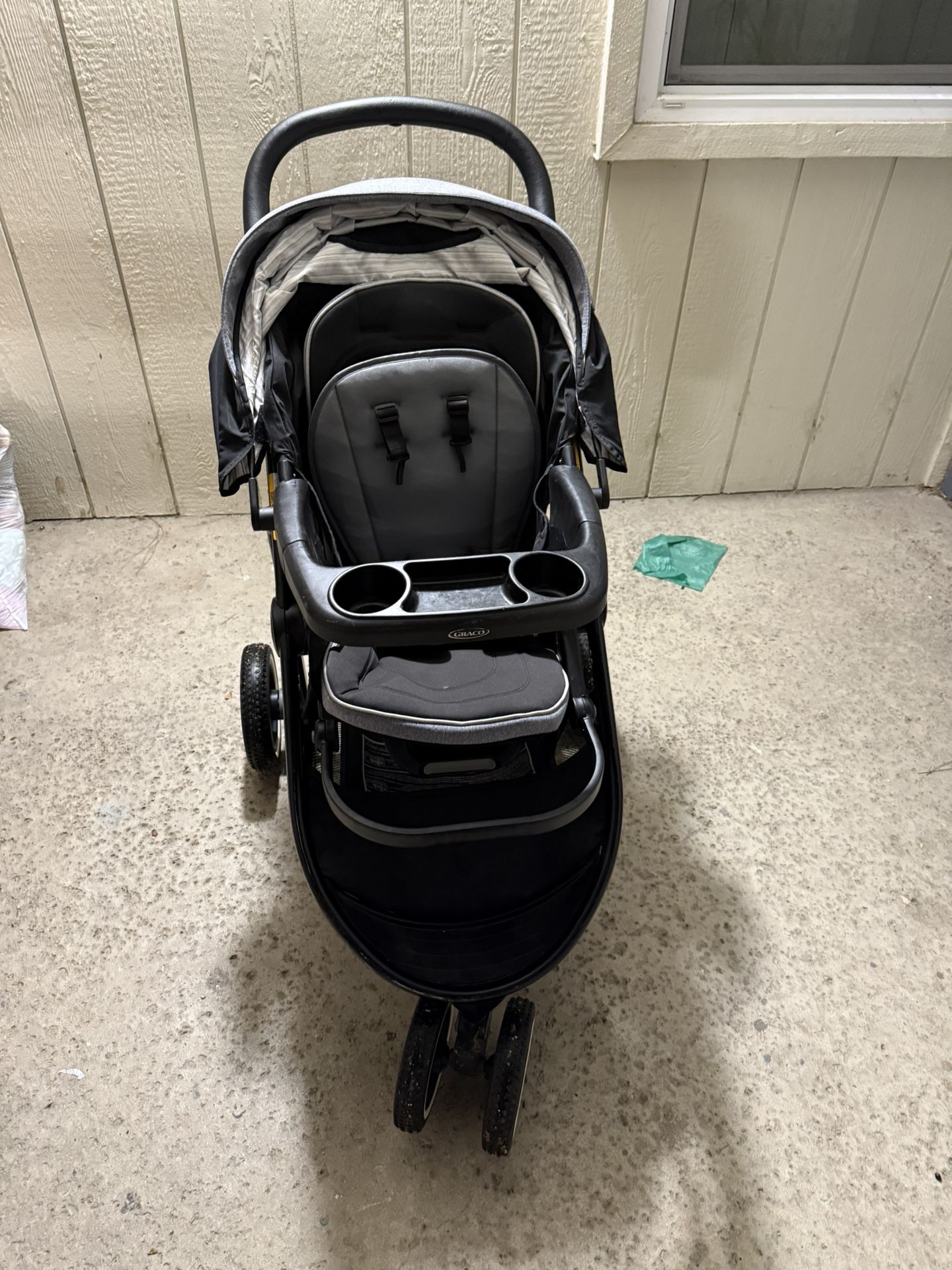 Graco 3-Wheel Stroller – Excellent Condition