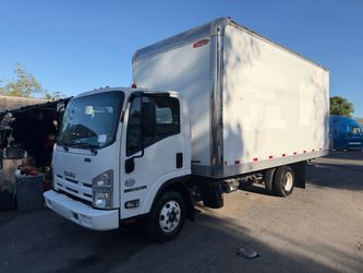 2015 Isuzu 18’ box Truck