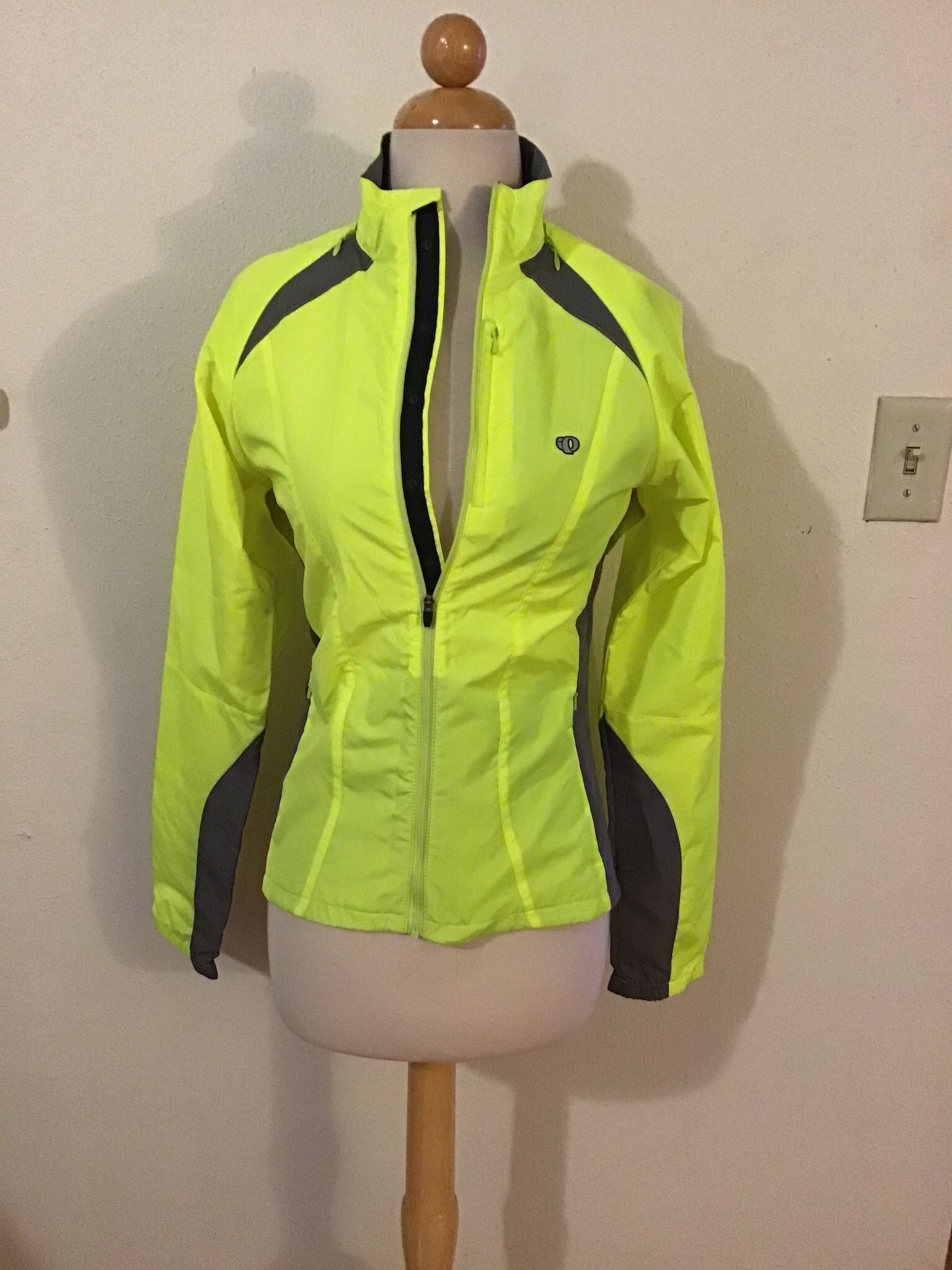 WINDBREAKER JACKET SIZE SMALL