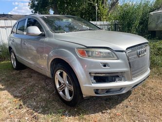 2009 Audi Q7 panoramic roof, 3rd row  complete or parts!!