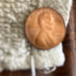 1982 Lincoln Pennie Small Date, Good Condition,3.11grams.