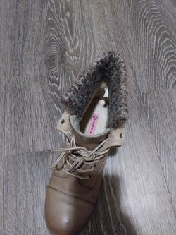 Women's boots size 7.5