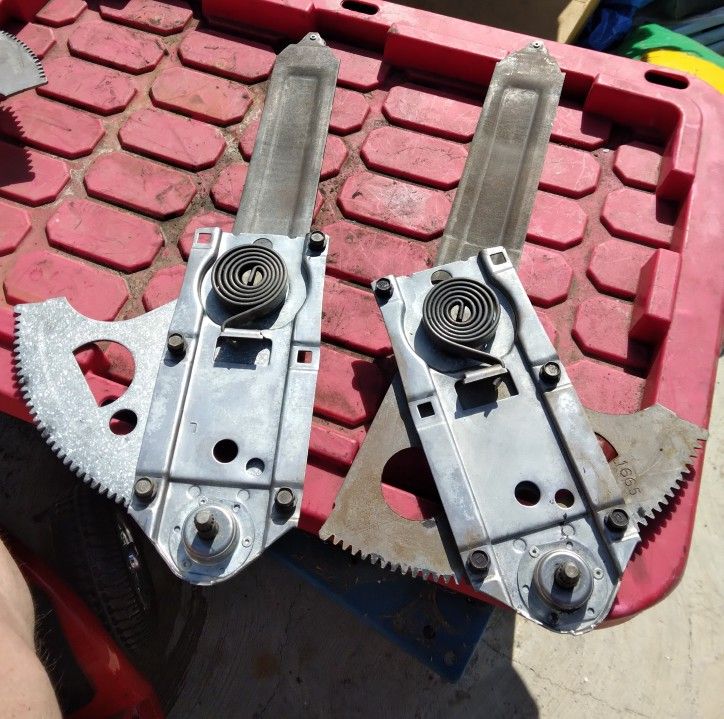 70-72 Monte Carlo Chevelle Skylark Cutlass GTO A Body GM Front Window Regulators Set