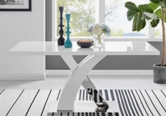 Modern Dining Table - Very Good Condition