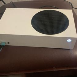 Xbox series S 500gb (Xbox Controller missing back cover”)