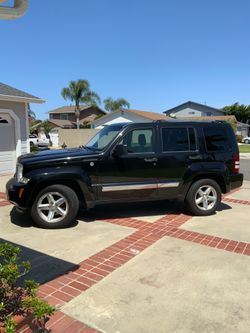 Selling 2008 Jeep Liberty Limited 4x4. Only 95,000 miles and super clean condition!