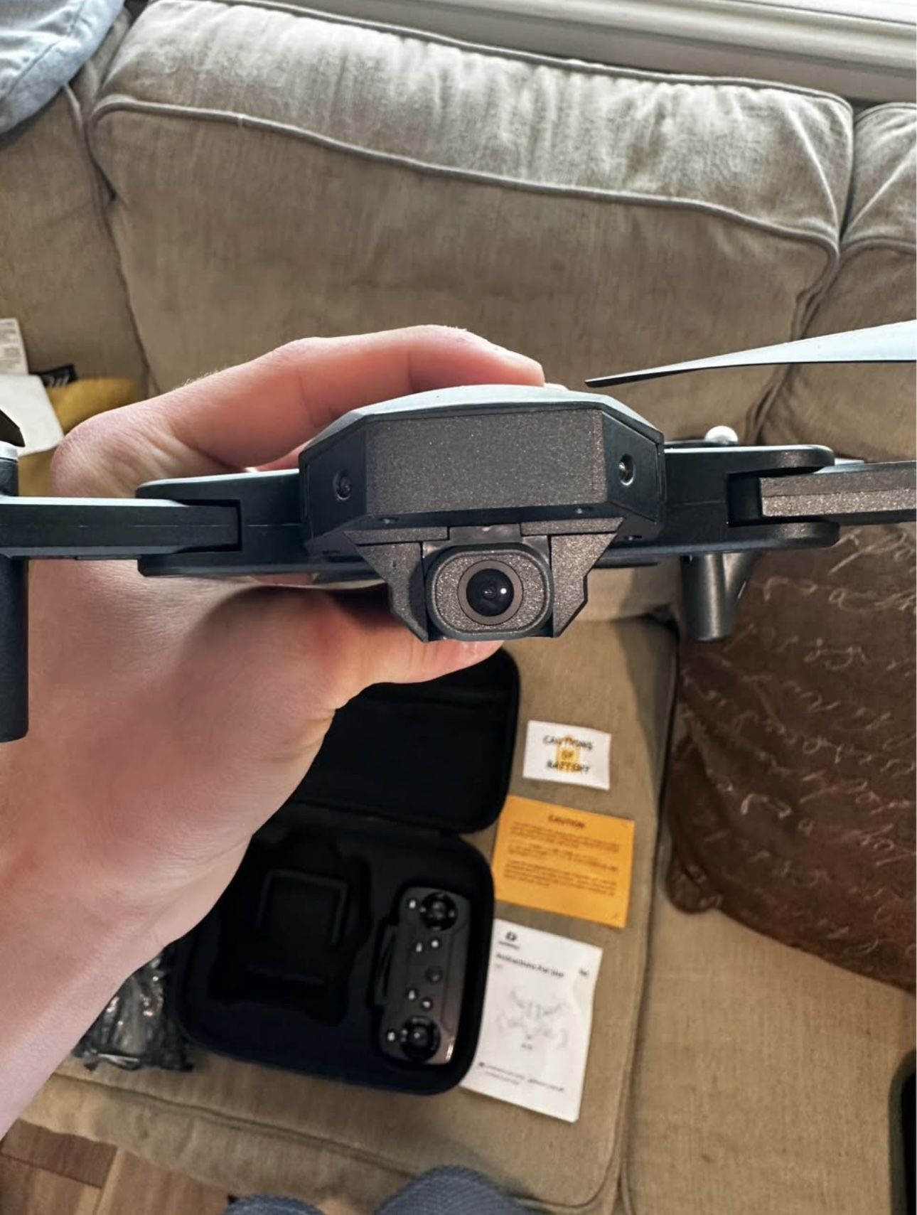 DEERC DRONE WITH CAMERA also comes with extra batteries