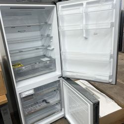 LG 27.4 in. W 15 cu. ft. Bottom Freezer Refrigerator w/ Door Cooling, Multi-Air Flow and SmartDiagnosis
