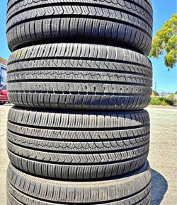 📱☎️ 245/50/20 Pireli Set de Tires con 70% de vida las 4