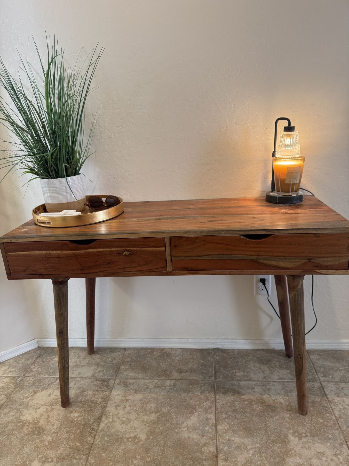 Desk / Decorative TABLE