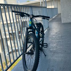 Negotiable and tradable or all cash Schwinn Mountain Bike – Like New, Disc Brakes, Smooth Ride 🔥