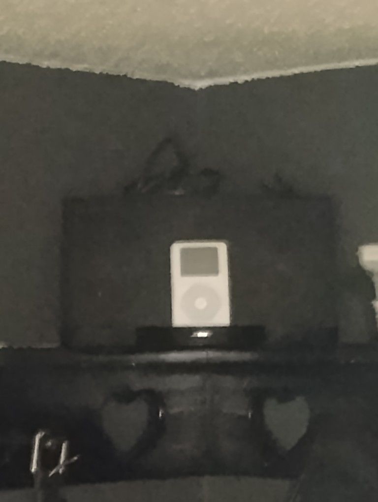 Boss Speaker/Charge DOC And MP3 Player Apple 