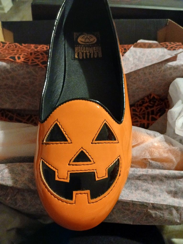 STRANGECVLT LYDIA JACK O LANTERN FLATS ORANGE