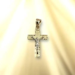 14kt 1.00g Yellow Gold Small Religious Cross Pendant.