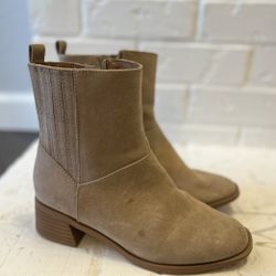 Women’s Boots Brown Booties Size 6