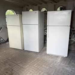 🇺🇸PERFECTLY  RUNNING FRIDGES START OUT AT  $350.FOR HOTPOINT ONE🎉PURE WHITE ONES ESTATE BRAND OR KENMORE ONES  ARE $375 EACH🎊 ESTATE BRAND HAS ICE