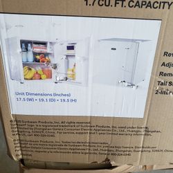 Compact Refrigerator 