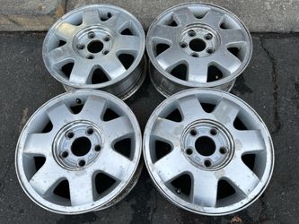 kia Sedona 15 inch aluminum wheels. 5 on 114.3 lugs