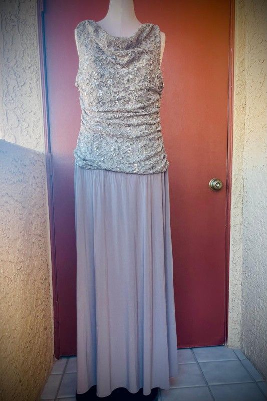 NEW NW WOMAN DRESS.
LACE AND SEQUINS.
size 16W.