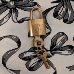 AUTHENTIC LOUIS VUITTON LOCK WITH KEYS 