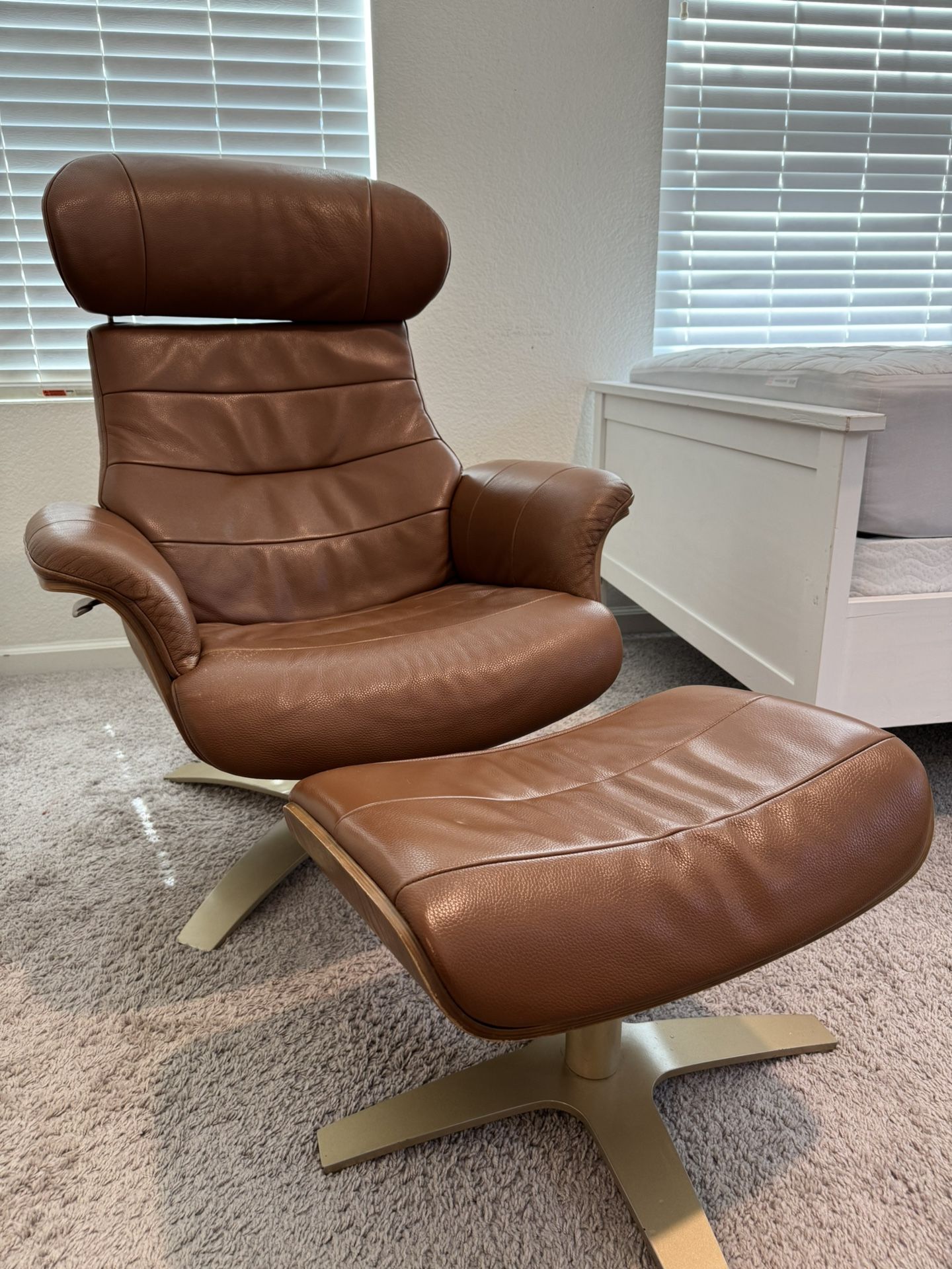 Leather Swivel Chair With Ottoman