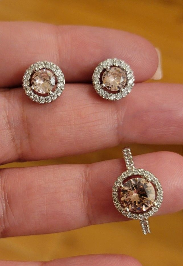 brand new Luxury sliver jewerly set earring and ring size 8