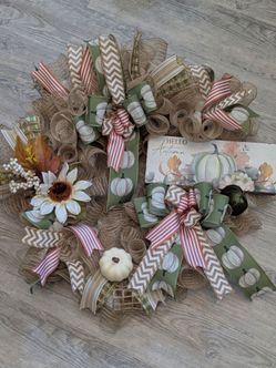 "Hello Autumn" green fall wreath