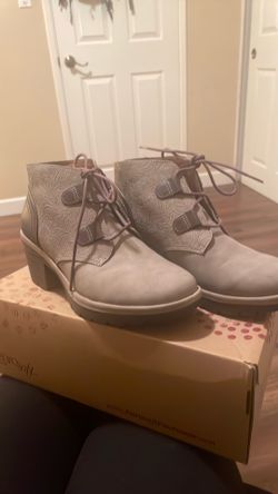Women’s size 8 ankle boot