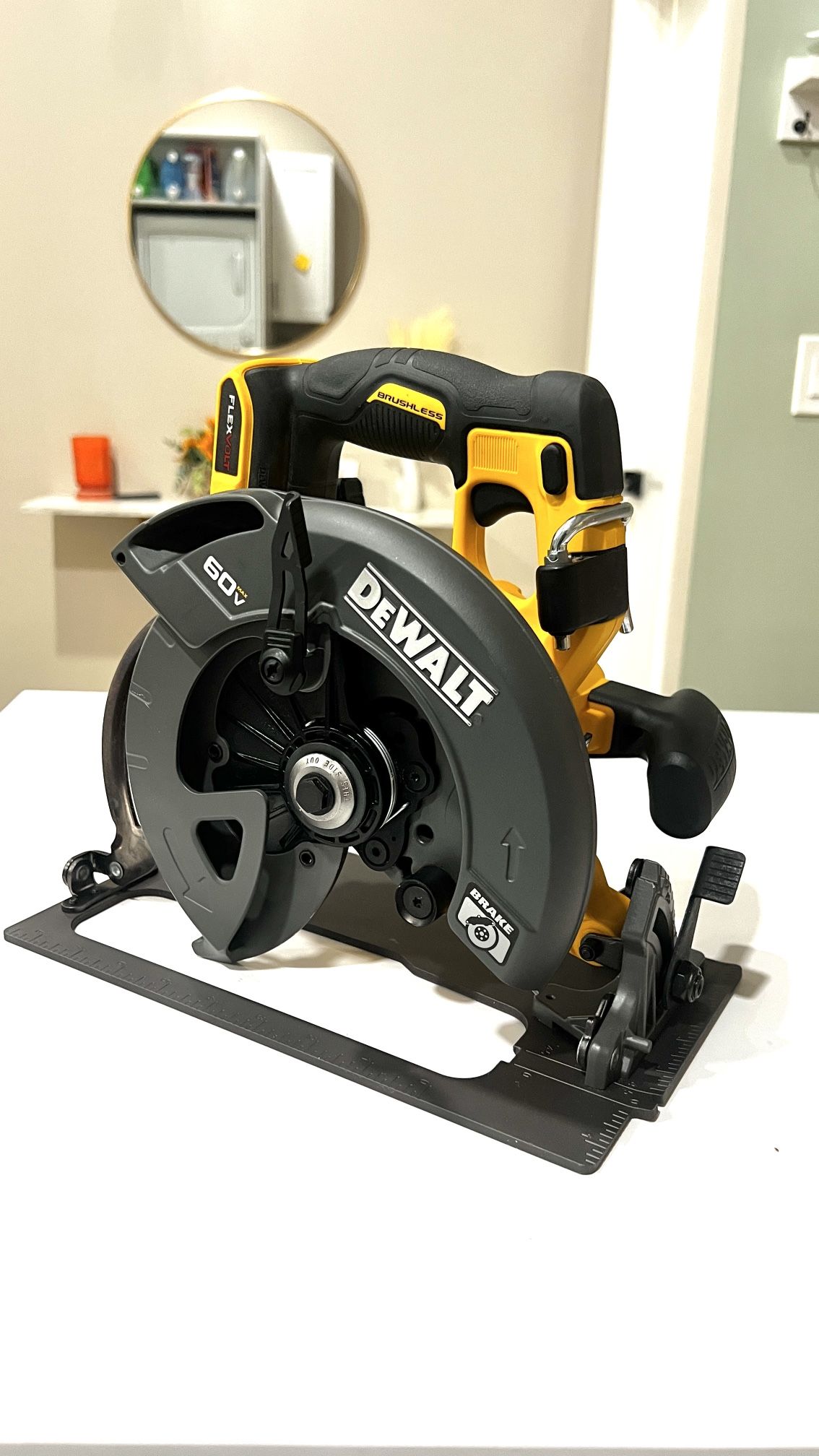 Brand New Dewalt 60v Circular Saw 7 1/4