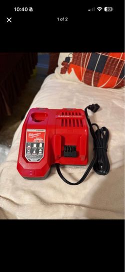 Milwaukee M12 and M18 Multi-Voltage Rapid Battery Charger
