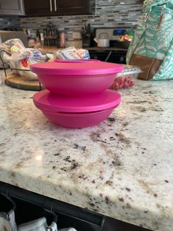 Tupperware bowl set
