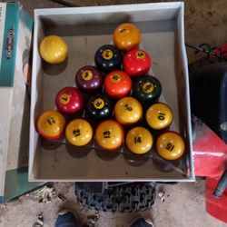 Old Style Billiards Pool Balls. Complete Set