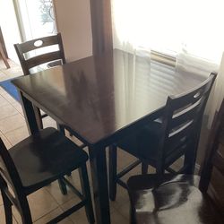 Table/chairs