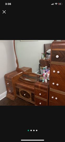 Vanity & Dresser Set