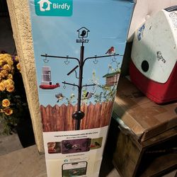 Bird feeder post with effective squirrel deflector