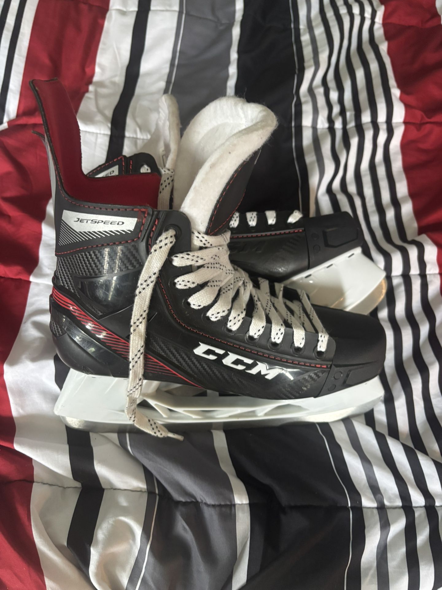 Ccm mens ice hockey skates