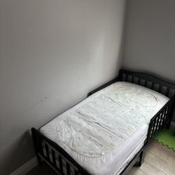 Toddlers Kid Bed With Mattress 