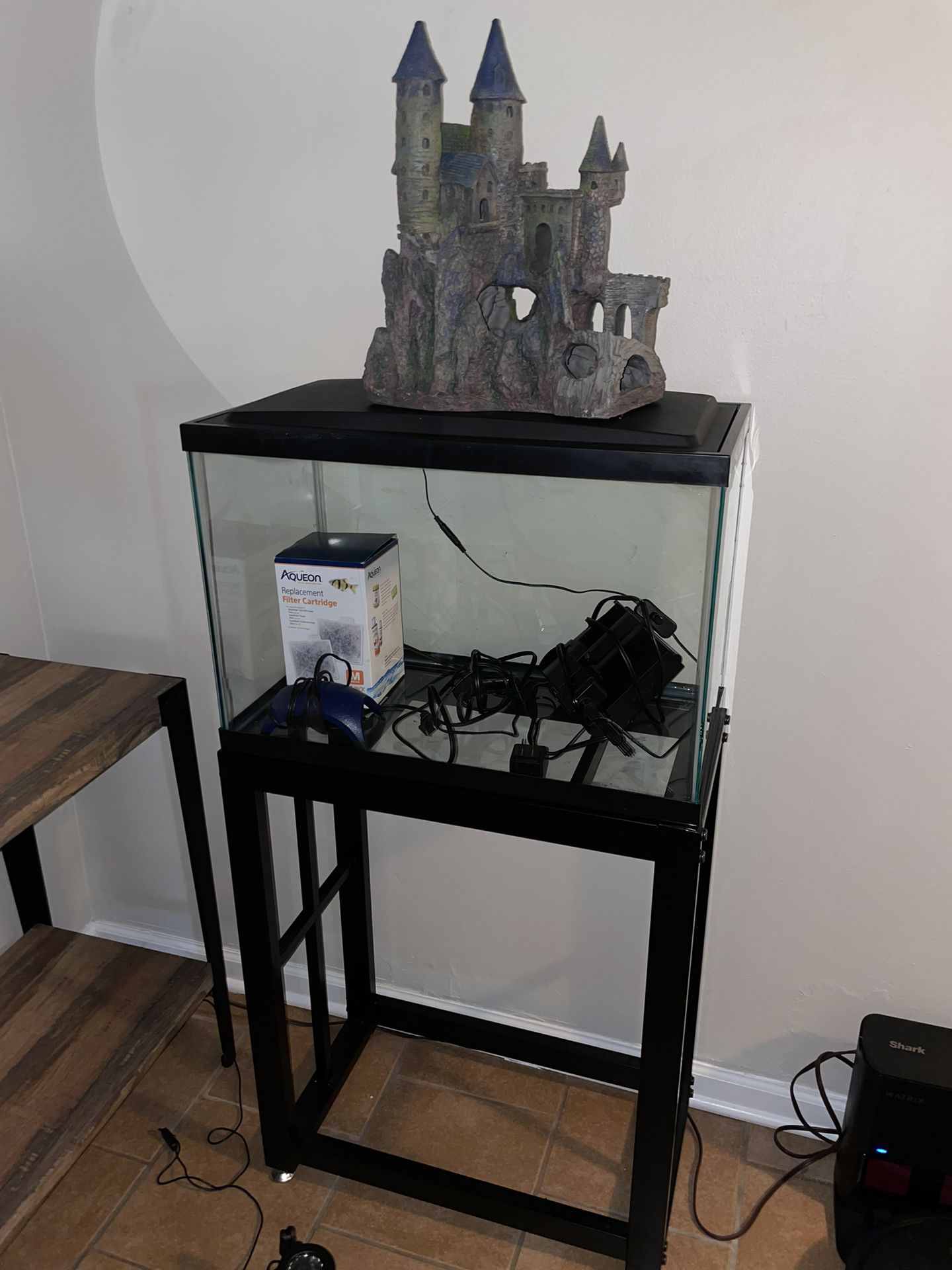 20 Gal Fish Tank With Accessories 