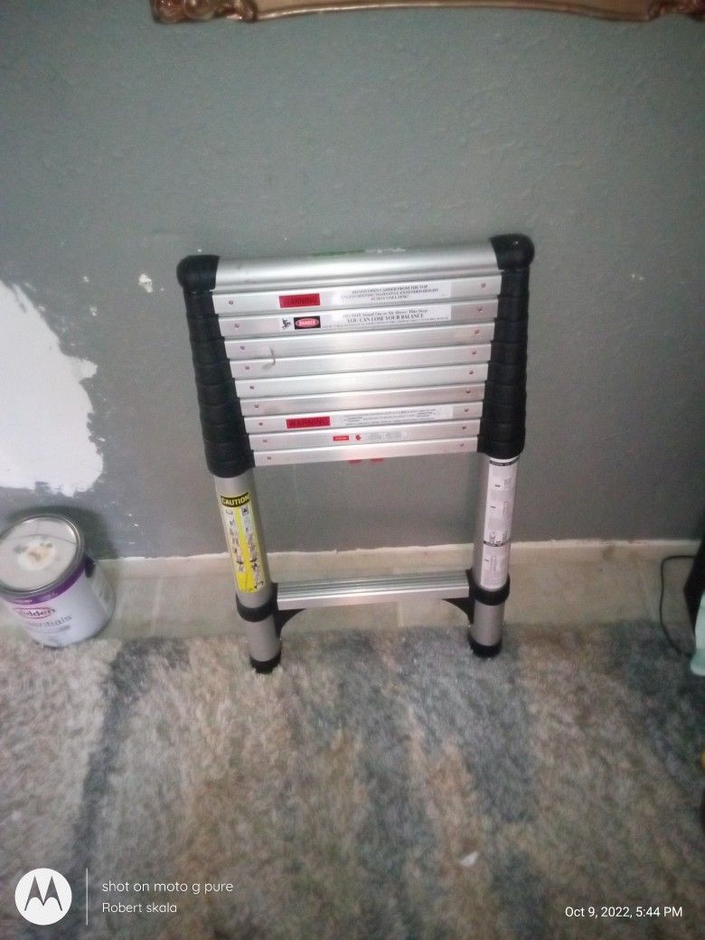 Telesteps 1400e Telescoping Ladder 14ft for Sale in WA OfferUp