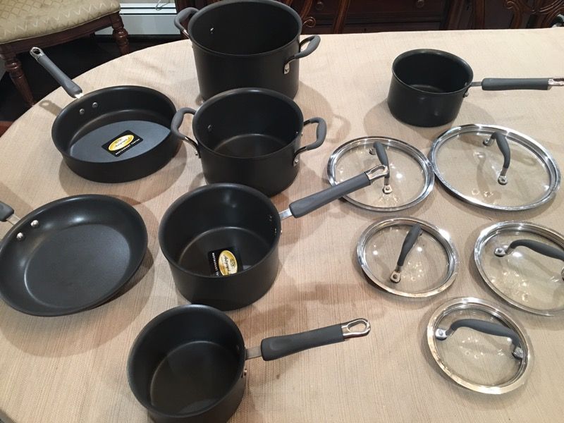 Pampered Chef Cast Iron Skillet Set