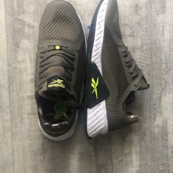Reebok 9.5 Shoes New 