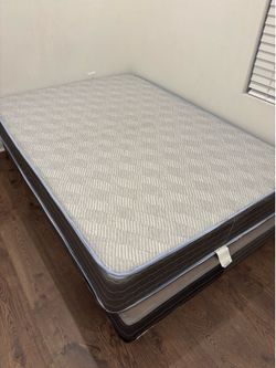 Full size mattress and box spring