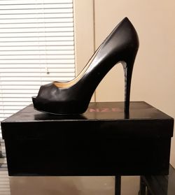 Guess leather Black Heels. Size 7M