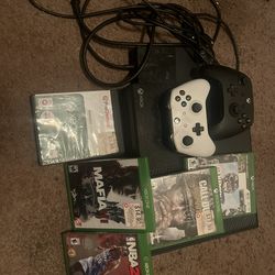Xbox One Black  With Black An White Controller