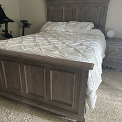 4 Piece Queen Bedroom Set